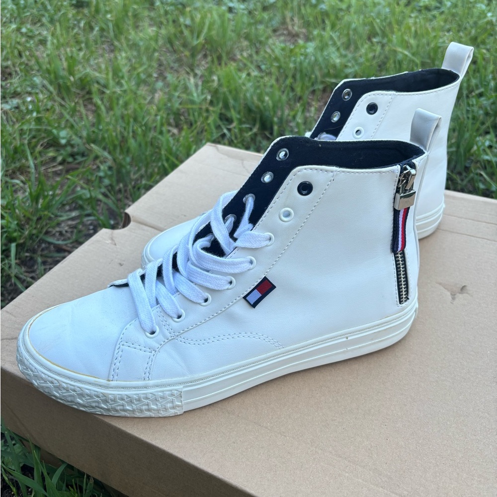 (USED) Tommy Hilfiger White High-Top Sneakers | Zip-Up Street Style